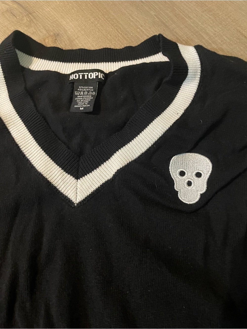 Hot topic black&white vest with skull detail